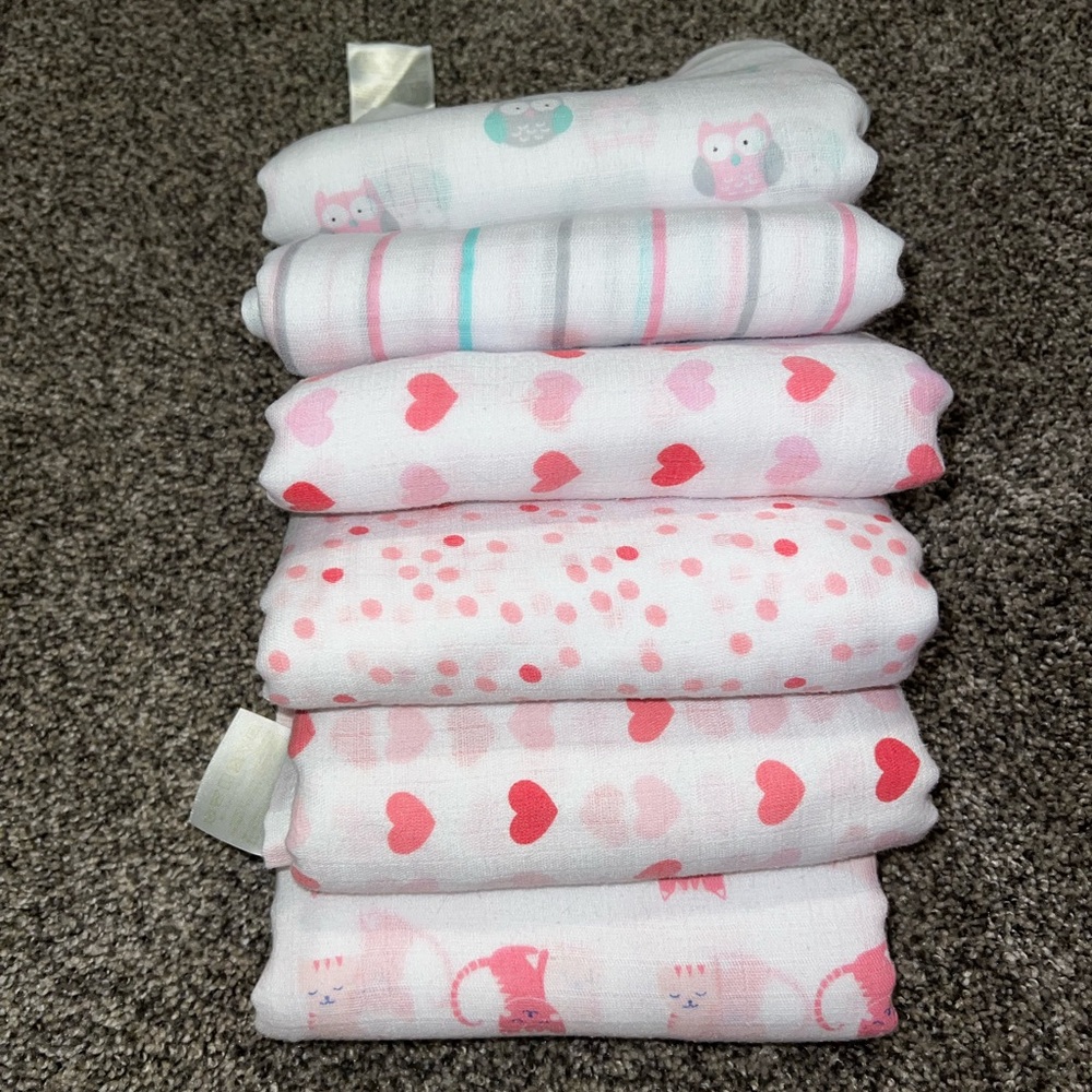 Lot of swaddle blankets (6)